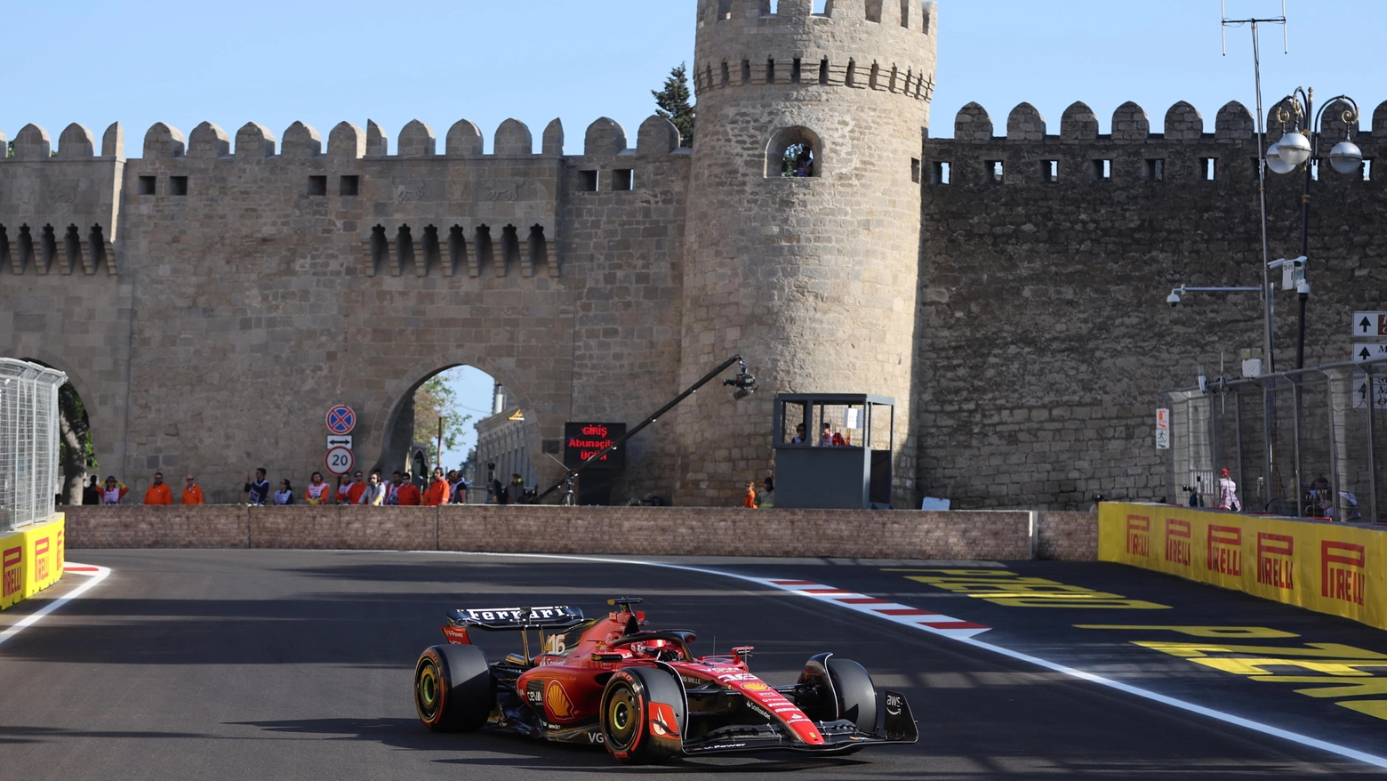 La Ferrari di Charles Leclerc a Baku