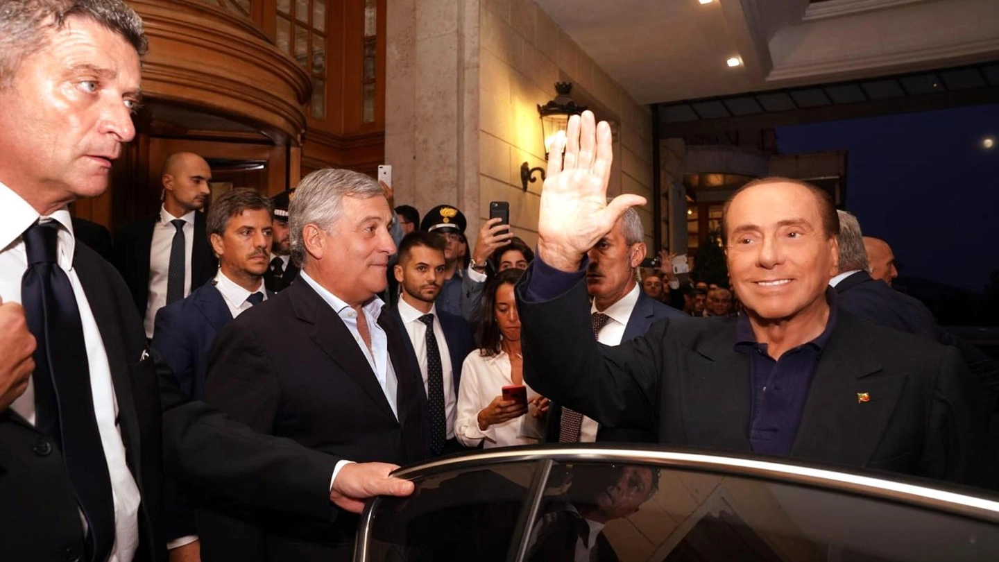 L'arrivo di Silvio Berlusconi a Fiuggi (Ansa)