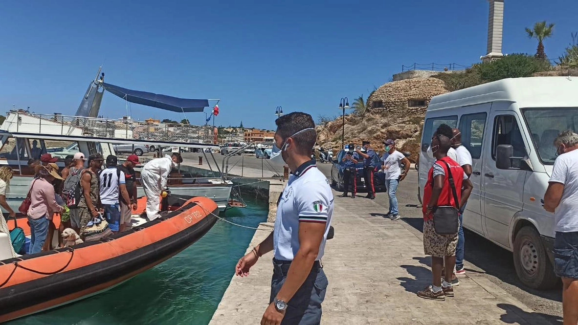 Lampedusa, anche stanotte si sono registrati nuovi sbarchi (Ansa)