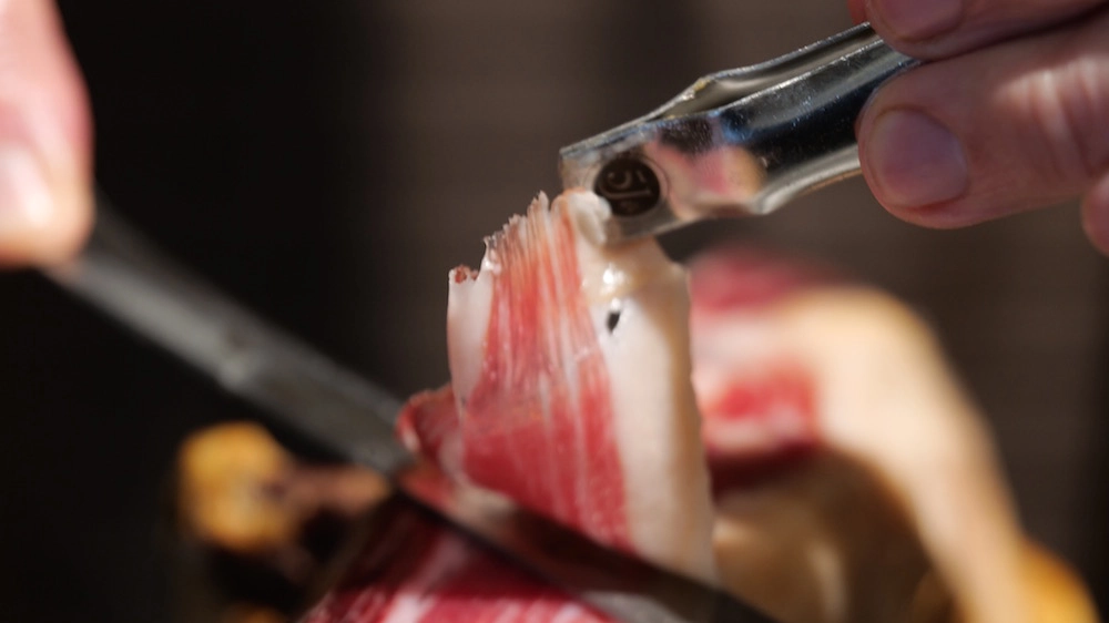Come si taglia il prosciutto spagnolo - foto Lamberto Livraghi - Appunto