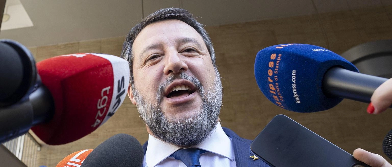 Il Ministro Salvini propone un condono per "piccole irregolarità" che permetterà ai comuni di introitare maggiori entrate e a milioni di italiani di tornare in regola. Per le costruzioni in zone a rischio dissesto idrogeologico, la soluzione è la demolizione.