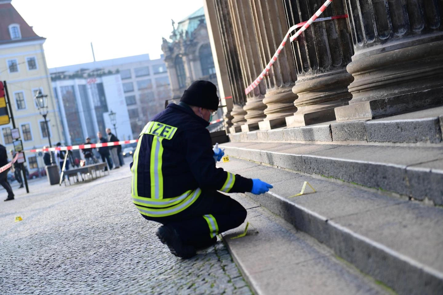 Dresda, la polizia indaga sul maxifurto di gioielli antichi (Ansa)