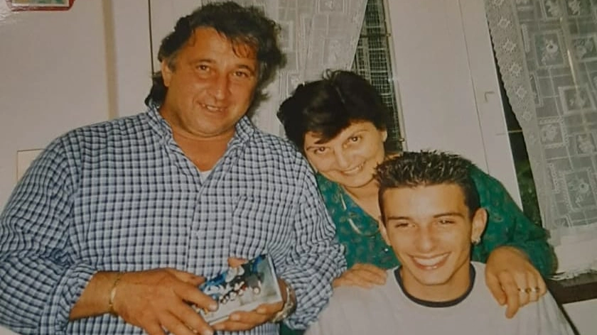 Vincenzo Cecchini con la moglie e uno dei suoi due figli 