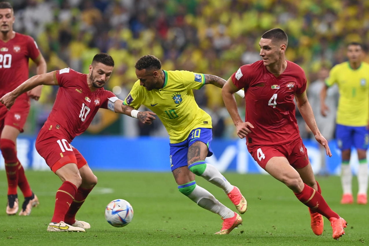Neymar in azione durante Brasile-Serbia (Ansa)