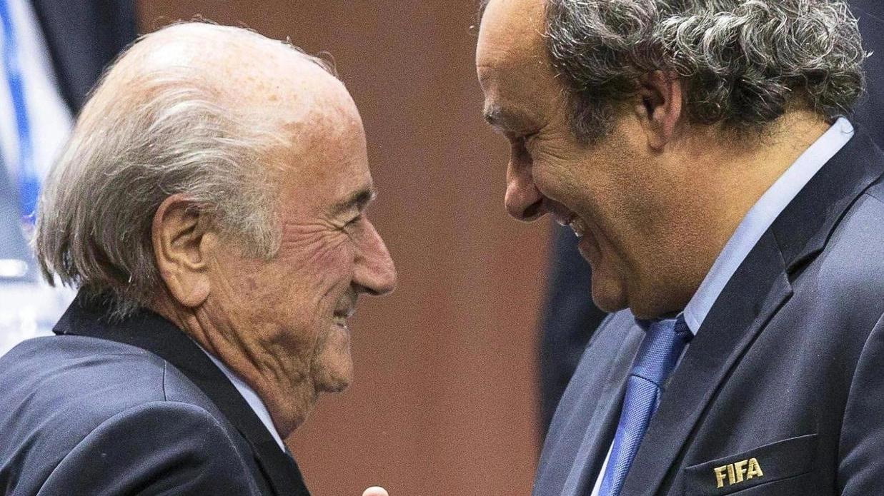 Il presidente della Fifa Blatter e Michel Platini (Ansa)