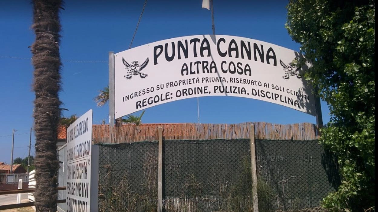 L' ingresso del lido "Punta Canna" sul litorale di Chioggia (Ansa)