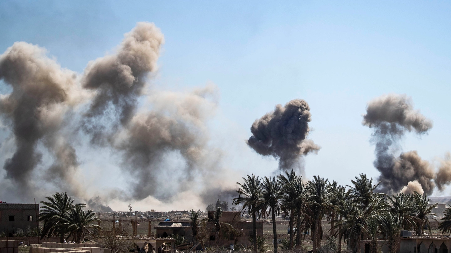 Siria, bombardamenti a Baghuz (LaPresse)