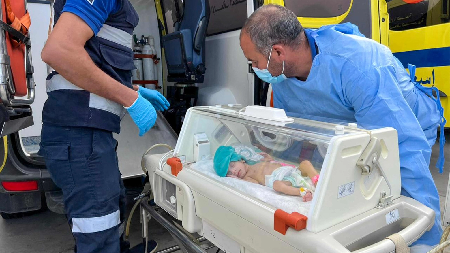 Trasferimento di 33 neonati prematuri dall'ospedale palestinese di Al-Shifa