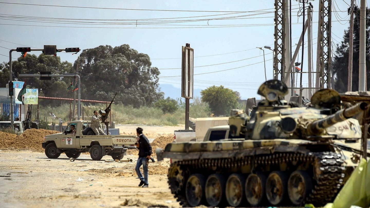 Guerra in Libia, gli scontri a sud di Tripoli (Afp)