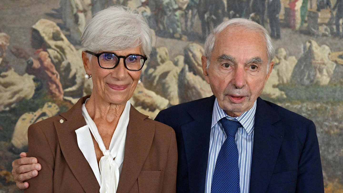 La nuova presidente della Corte Costituzionale Silvana Sciarra con Giuliano Amato (Ansa)