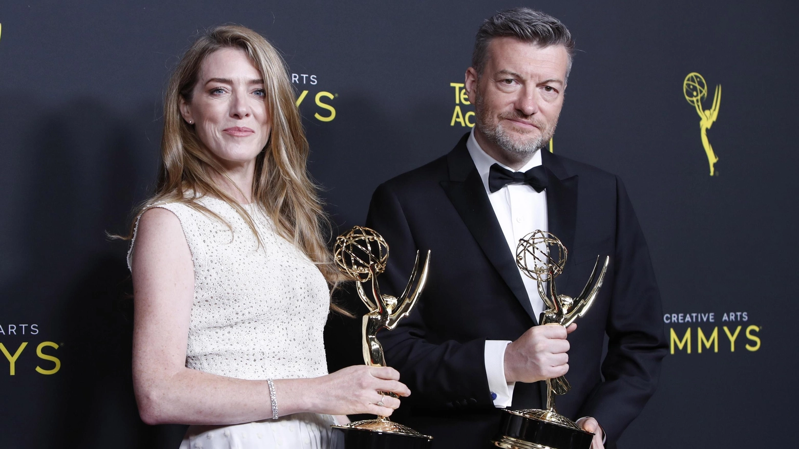 Annabell Jones e Charlie Brooker durante i Creative Arts Emmy Awards