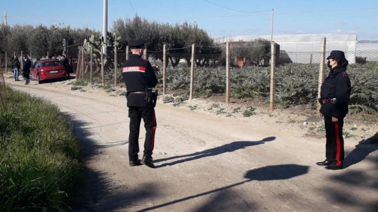 I carabinieri sul luogo della strage a Licata