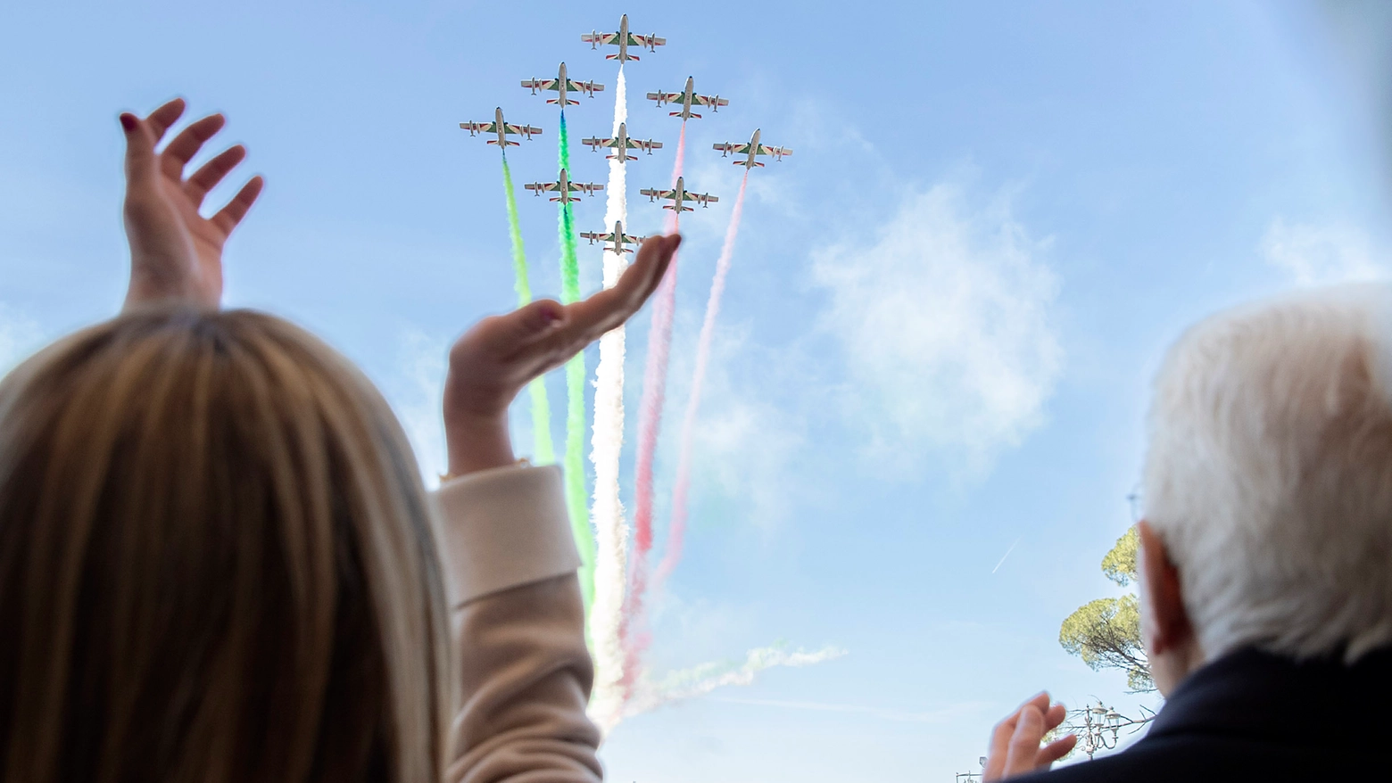 Centenario dell'Aeronautica, lo spettacolo delle Frecce tricolori (Imagoeconomica)