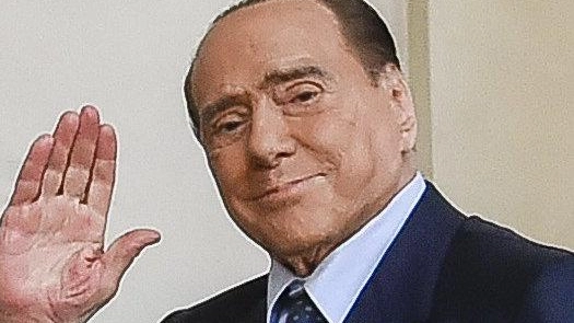 Berlusconi resta in ospedale