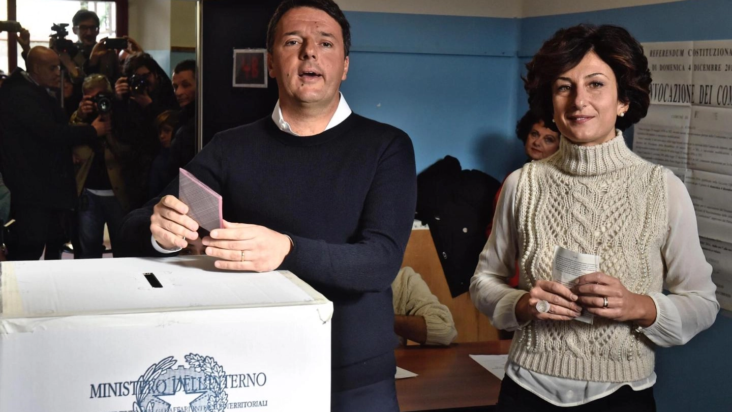 Referendum costituzionale, Matteo Renzi al seggio (Ansa)