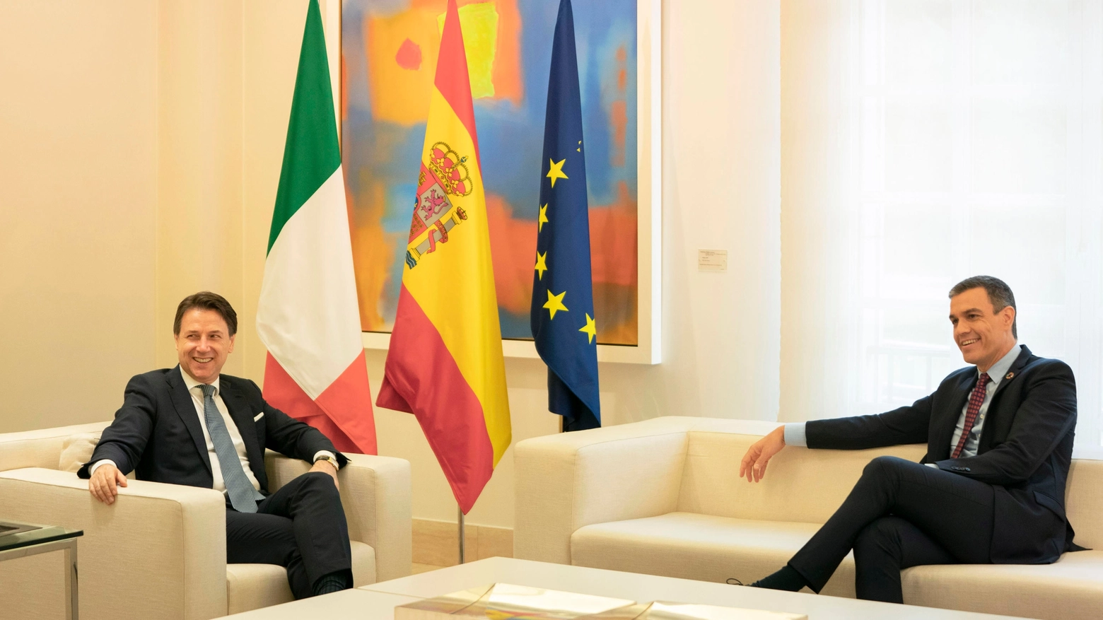 A sinistra il presidente Giuseppe Conte, a destra il premier spagnolo Pedro Sanchez