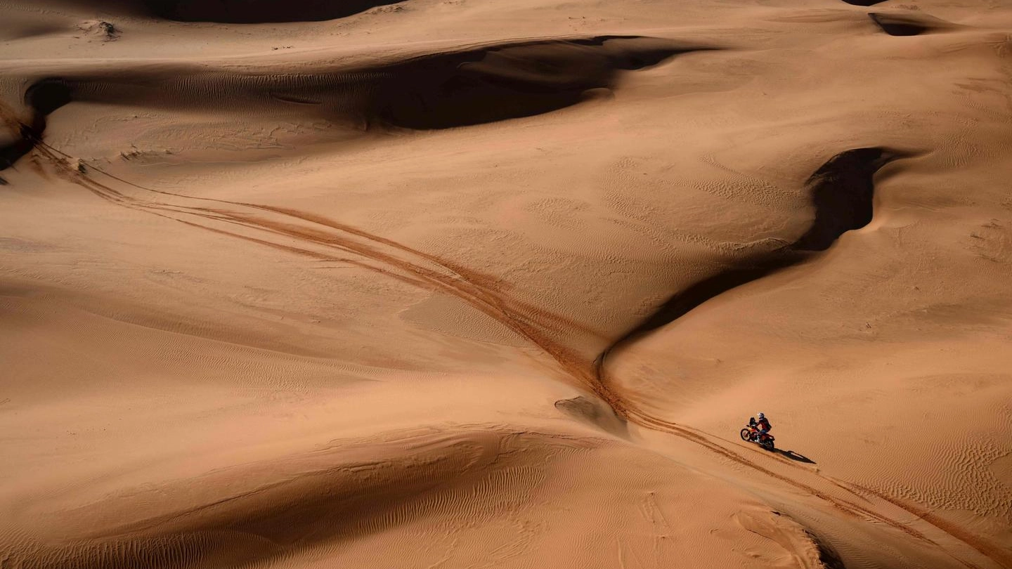 Il deserto della Dakar (Ansa)