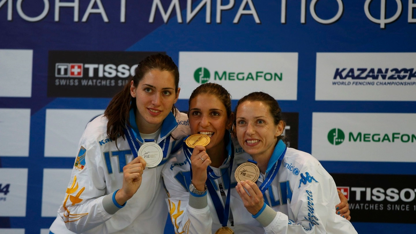 Podio azzurro: Martina Batini (argento) Arianna Errigo (oro), e Valentina Vezzali (Reuters)