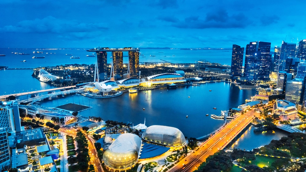 Singapore al primo posto nella classifica sui paesi più sicuri per chi viaggia da solo
