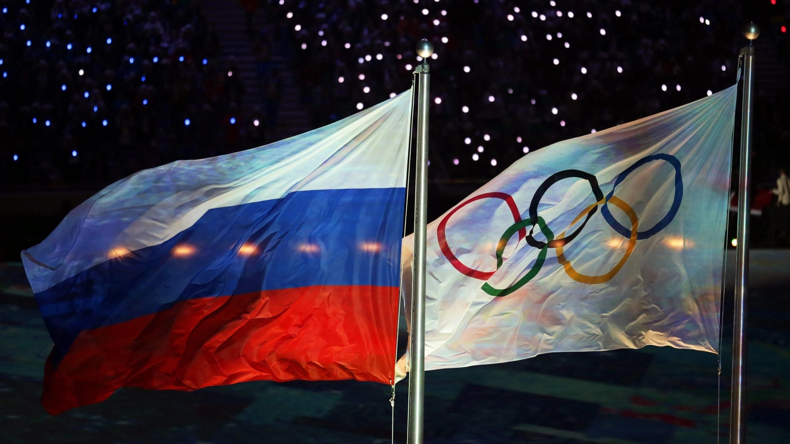 Le bandiere russa e olimpica a Sochi (Ansa)