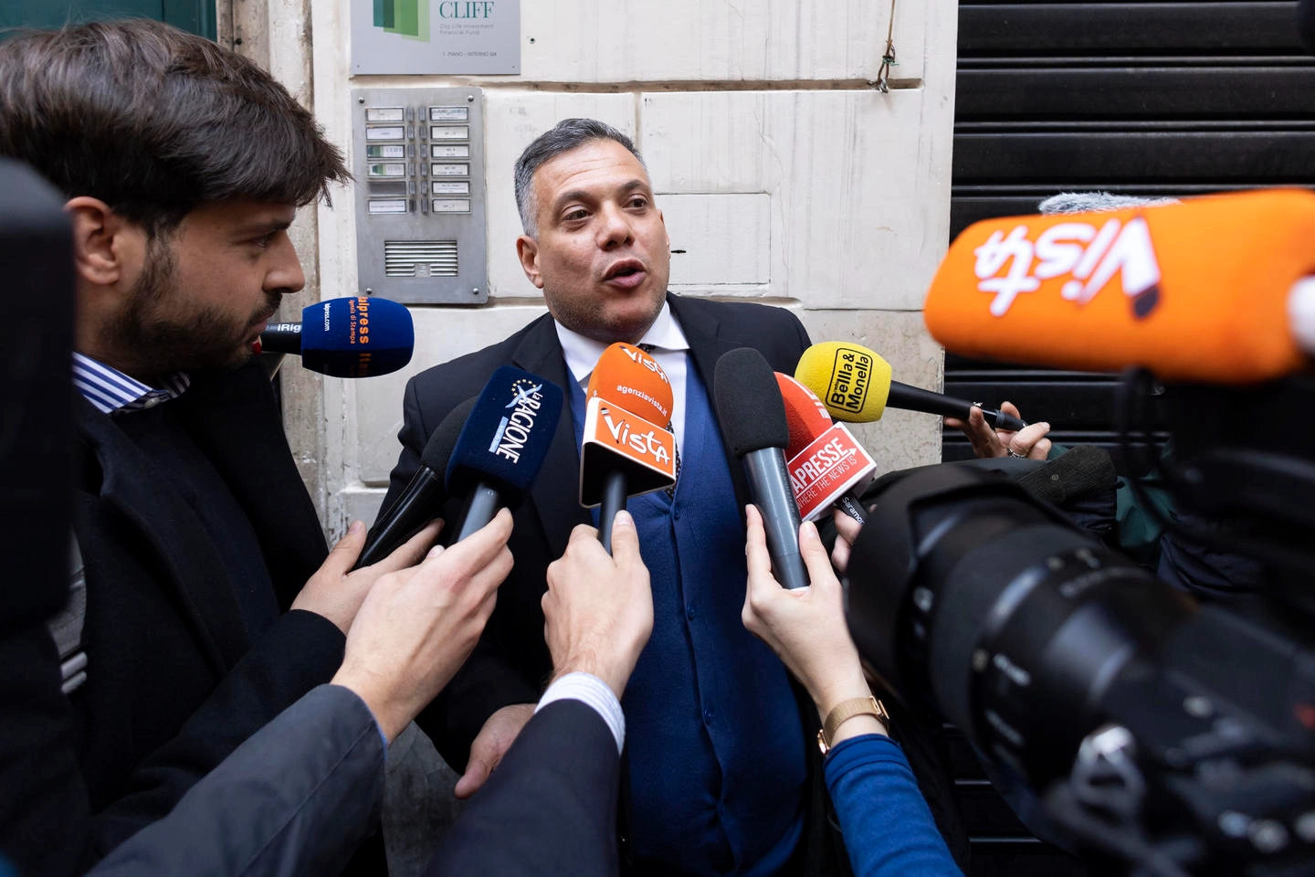 Giuliano Castellino fuori dalla sala stampa della Camera dei Deputati