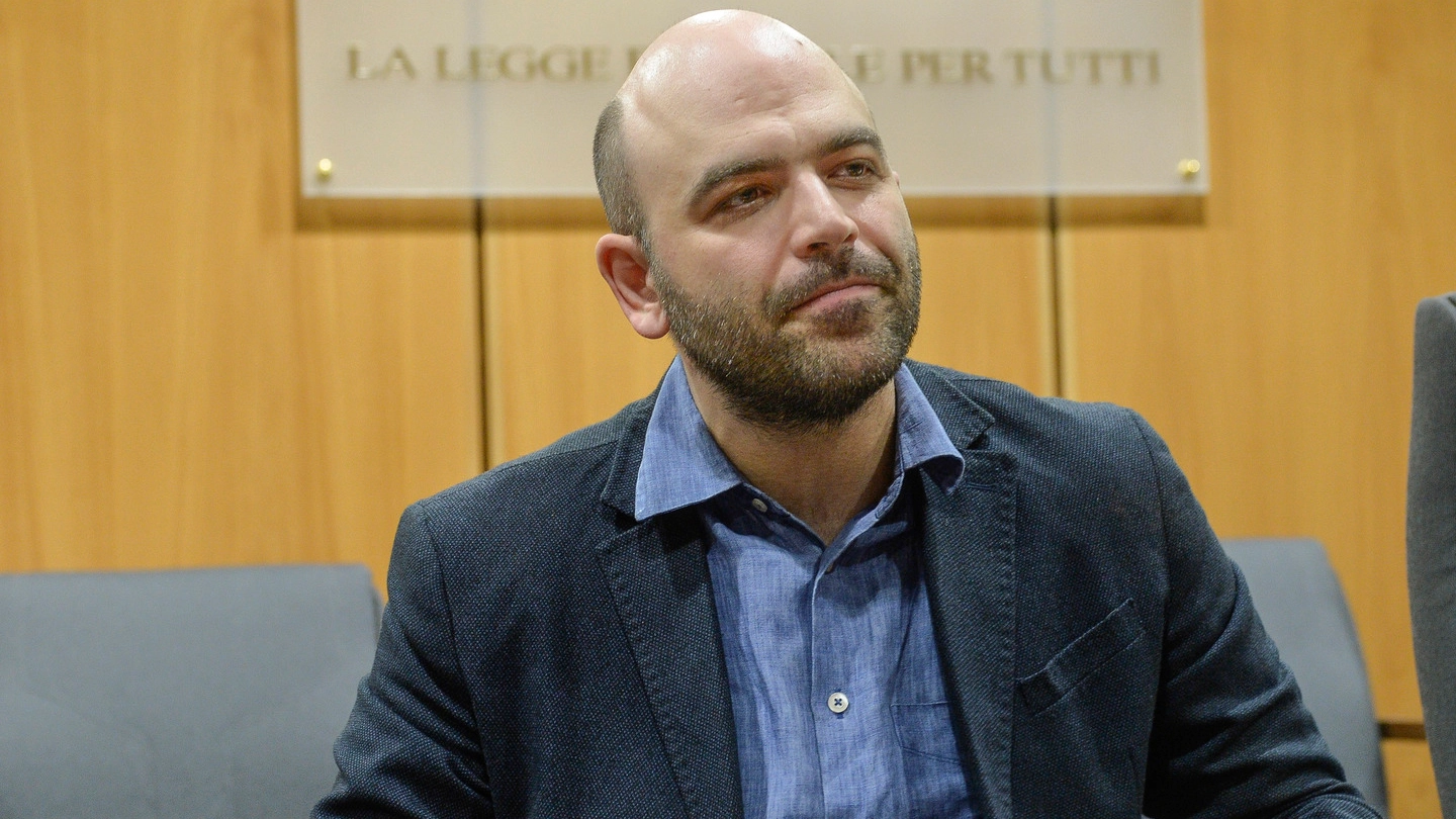 Lo scrittore Roberto Saviano (ImagoE)