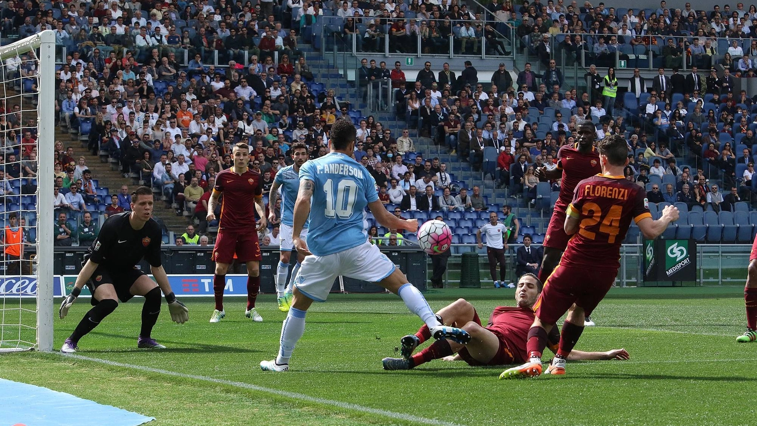 Il derby Lazio-Roma (Olycom)
