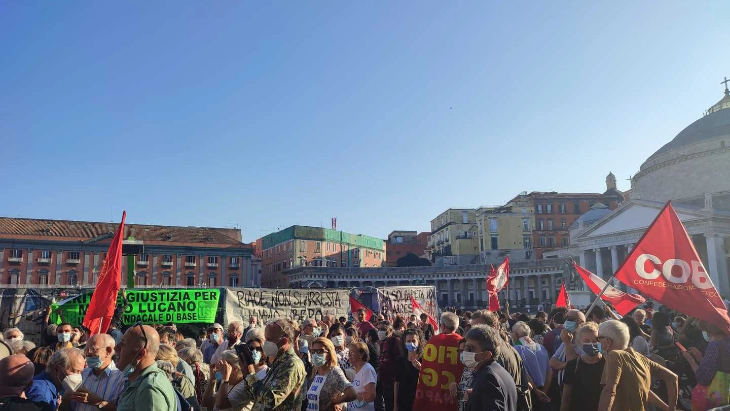 Riace, sit-in davanti alla prefettura di Napoli: “La solidarietà non è un reato”
