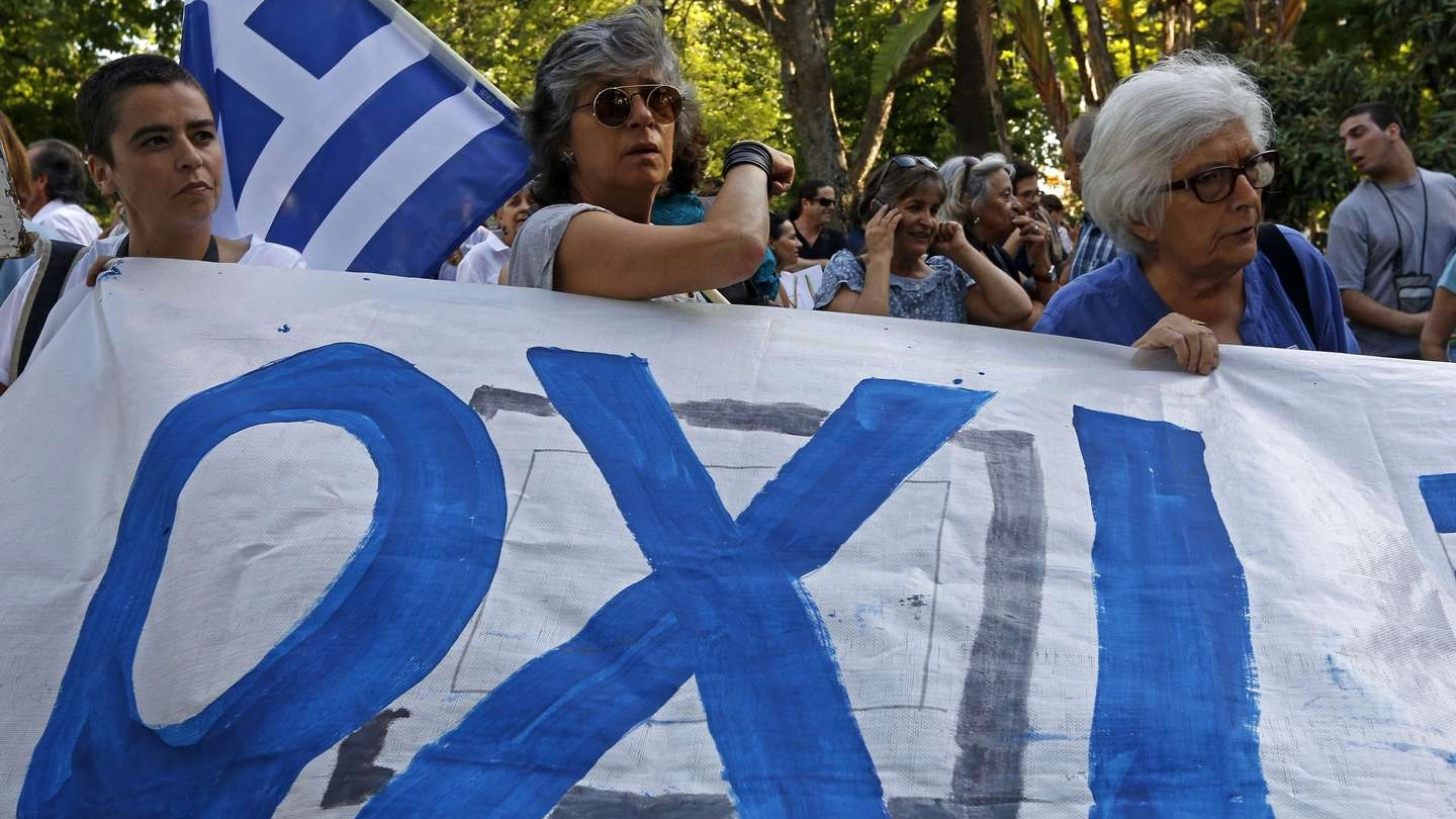 Sostenitori del no in Grecia durante il referendum (AFP)