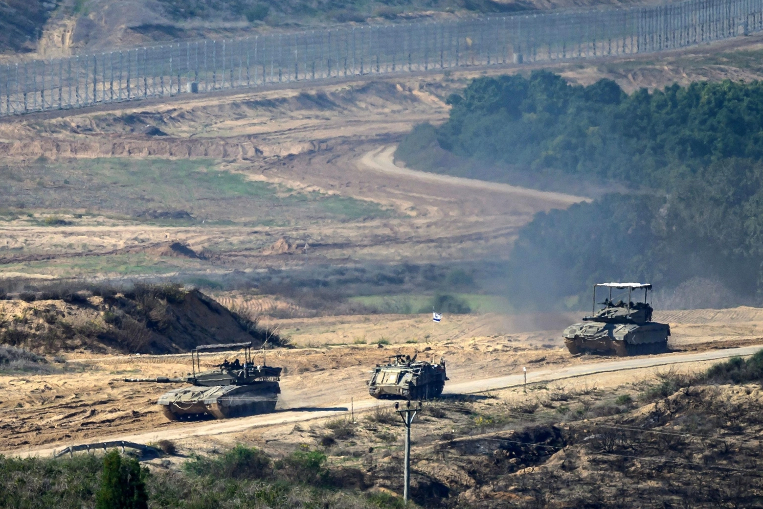 I tank di Israele al confine con la Striscia di Gaza (Ansa)
