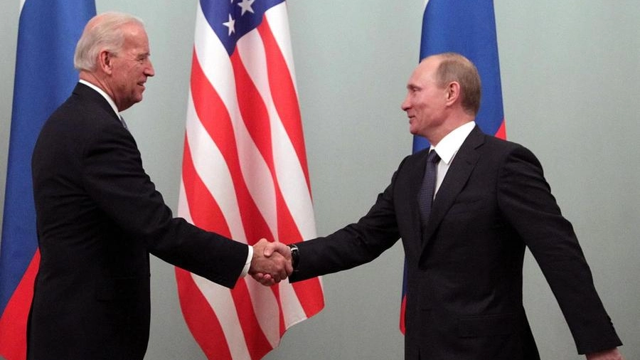 Joe Biden e Vladimir Putin quando il secondo si congratulò con lui