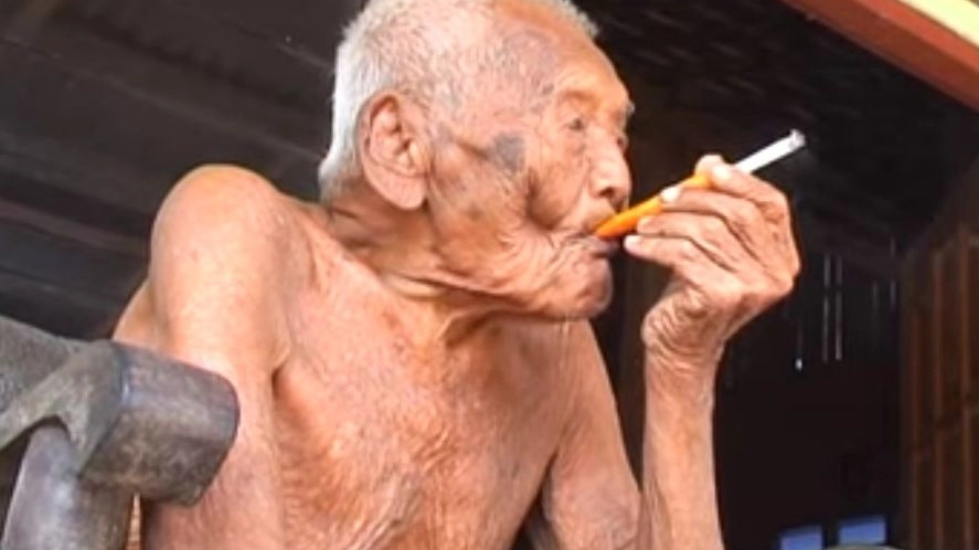  Mbah Gotho è l'uomo più vecchio al mondo: 145 anni (da twitter)