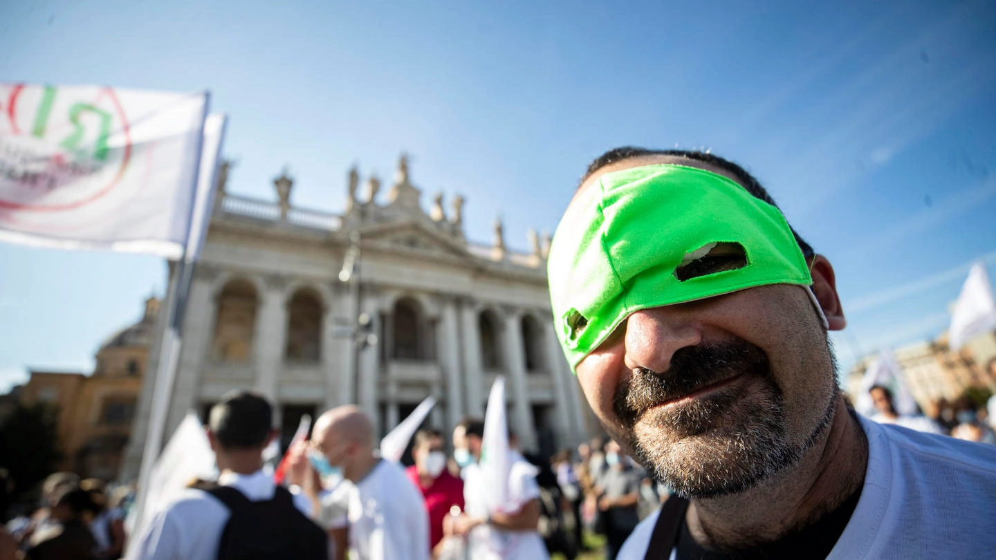 No mask a Roma, 90 multati (Ansa)