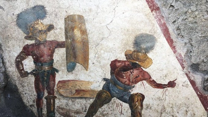  Due gladiatori al termine del combattimento, affresco trovato a Pompei (Dire)