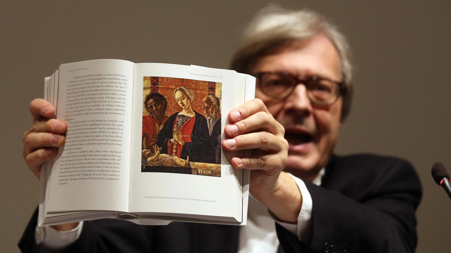 Vittorio Sgarbi illustra la mostra "Da Cimabue a Morandi"