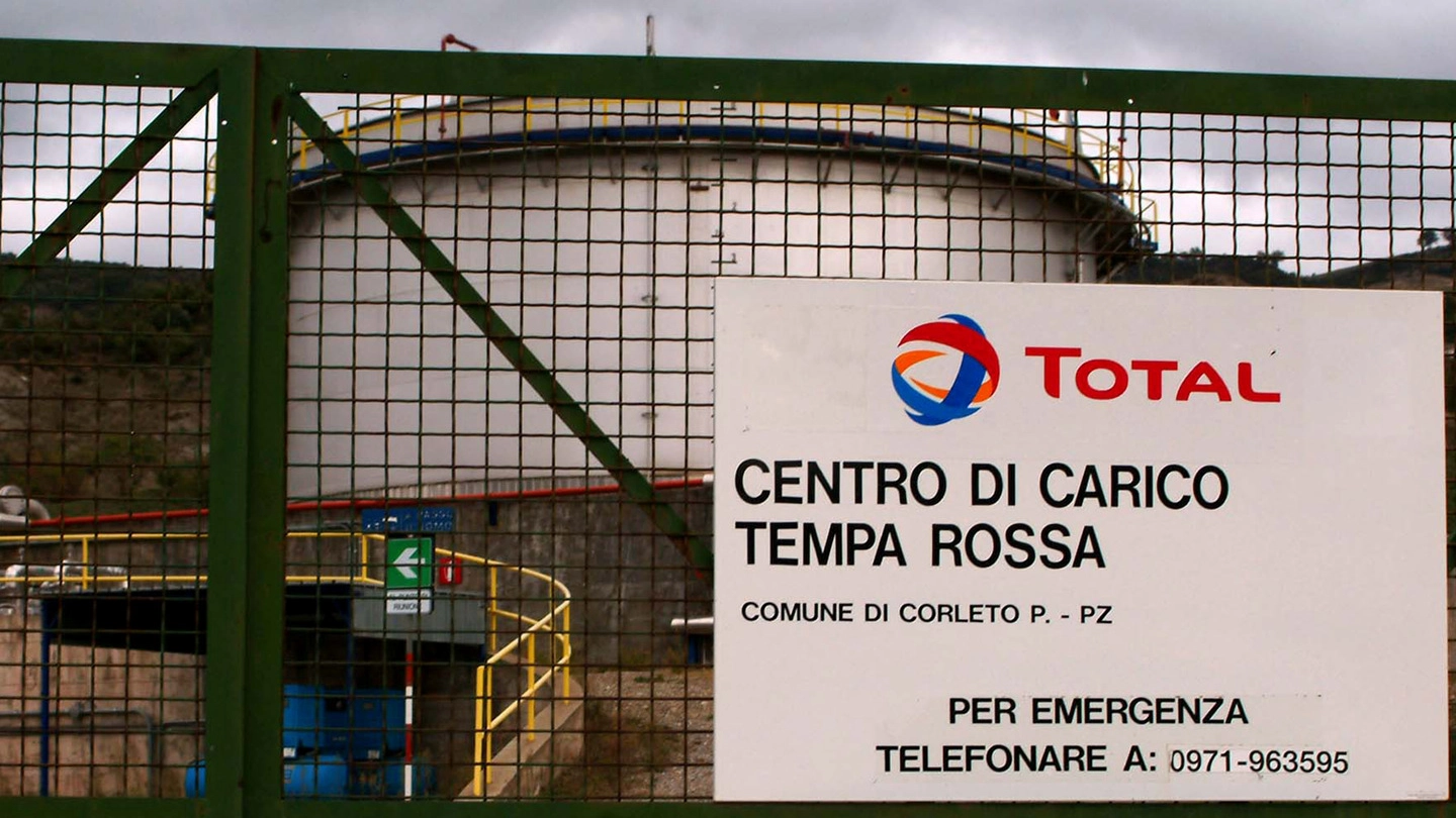 Il centro di carico della Total in località Tempa Rossa  (Ansa)