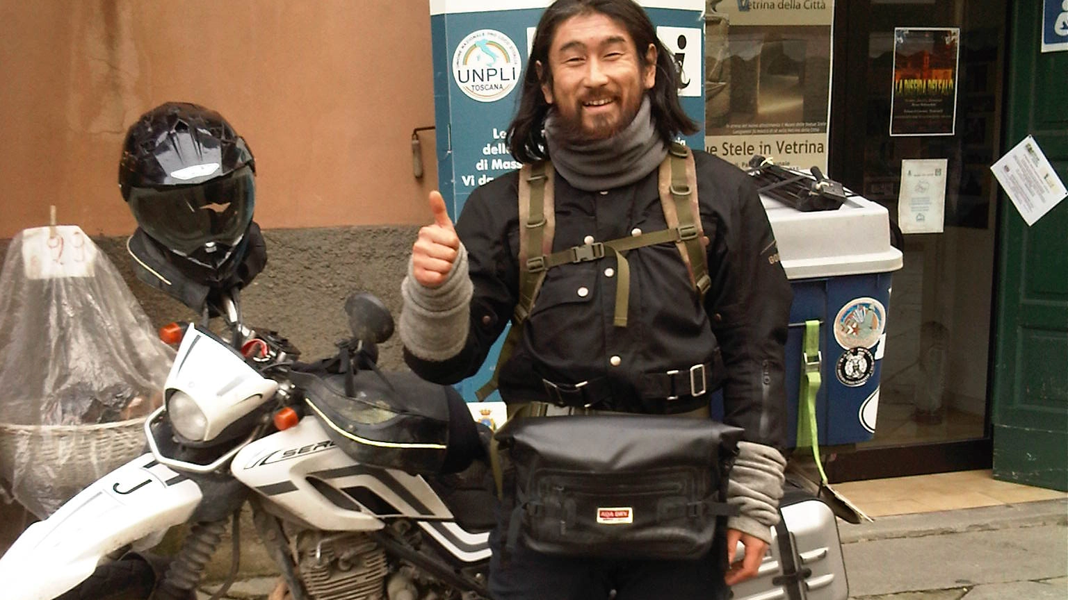 Jaito Hisao con la sua moto a Pontremoli