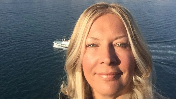 Kay Longstaff, la 46enne britannica salvata dopo 10 ore in mare (Twitter)