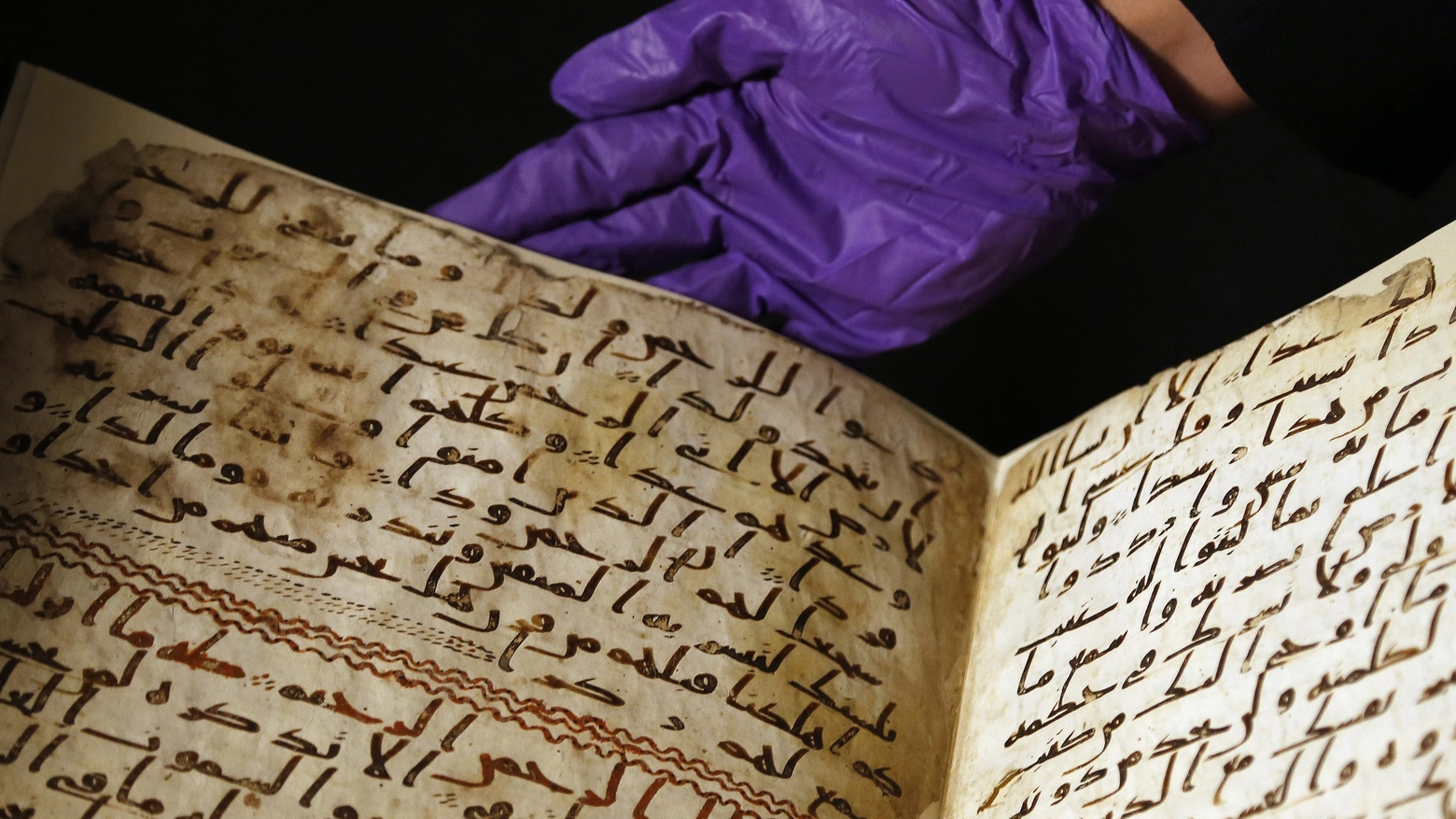 Il frammento dell'antichissimo Corano trovato a Birmingham (LaPresse)