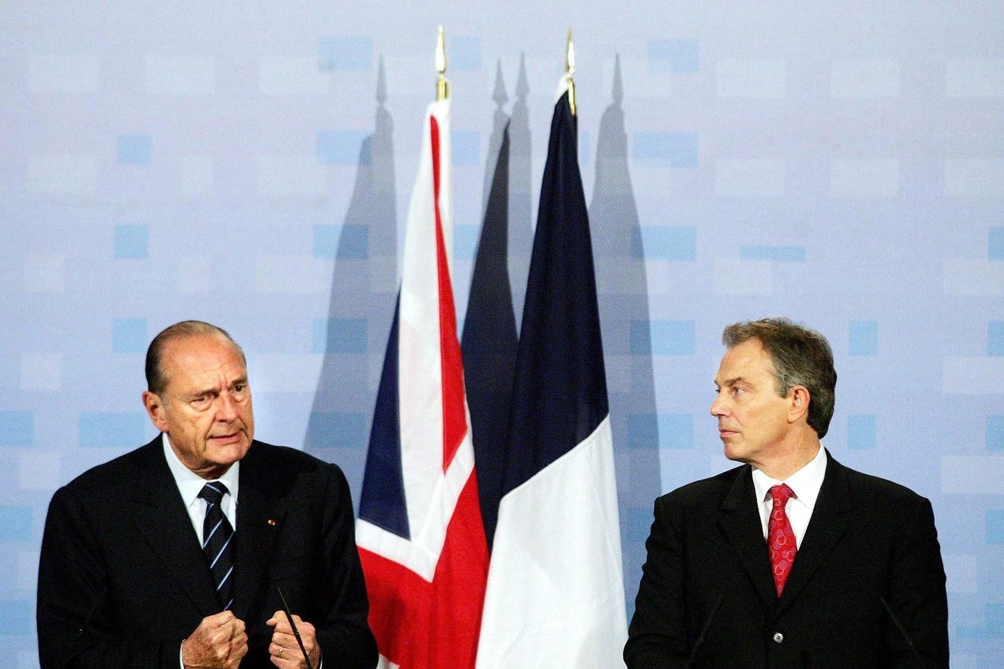 Jacques Chirac con Tony Blair (foto Ansa)