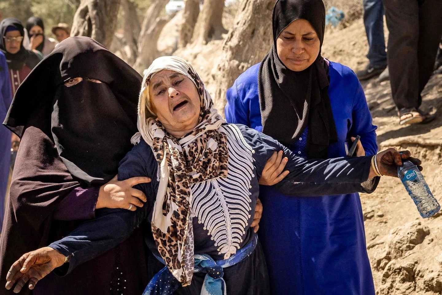 Il dolore di una donna nel villaggio di Tafeghaghte