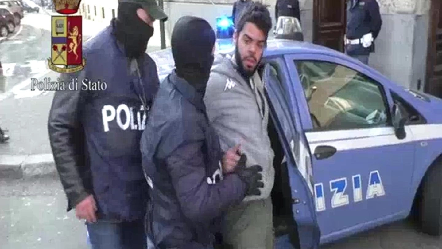 Terrorismo, l'arresto di Elmahdi Halili (Ansa)