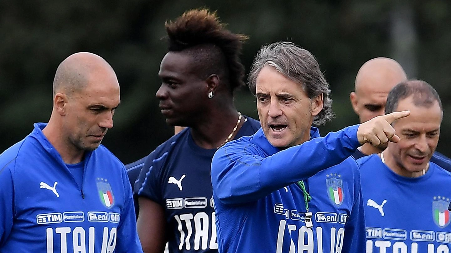 Mario Balotelli e Roberto Mancini in una foto del 2018 (Ansa)