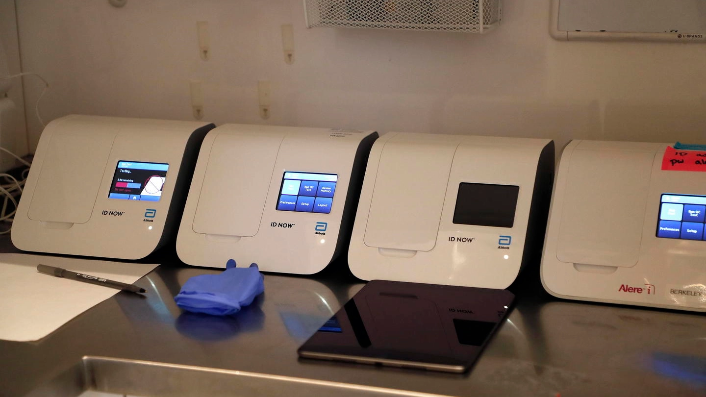 Unità di test rapido del coronavirus sviluppate da Abbott Laboratories  (Ansa)