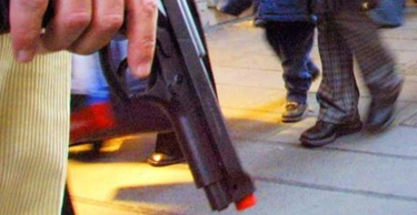 Arzano, colpi di pistola in strada: sono ragazzini che giocano con un'arma ad aria compressa