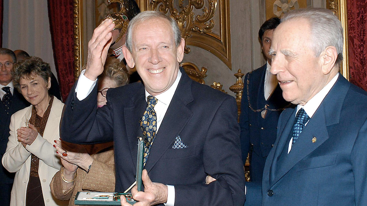 Il presidente della Repubblica Carlo Azeglio Ciampi con Enzo Garinei (Ansa)