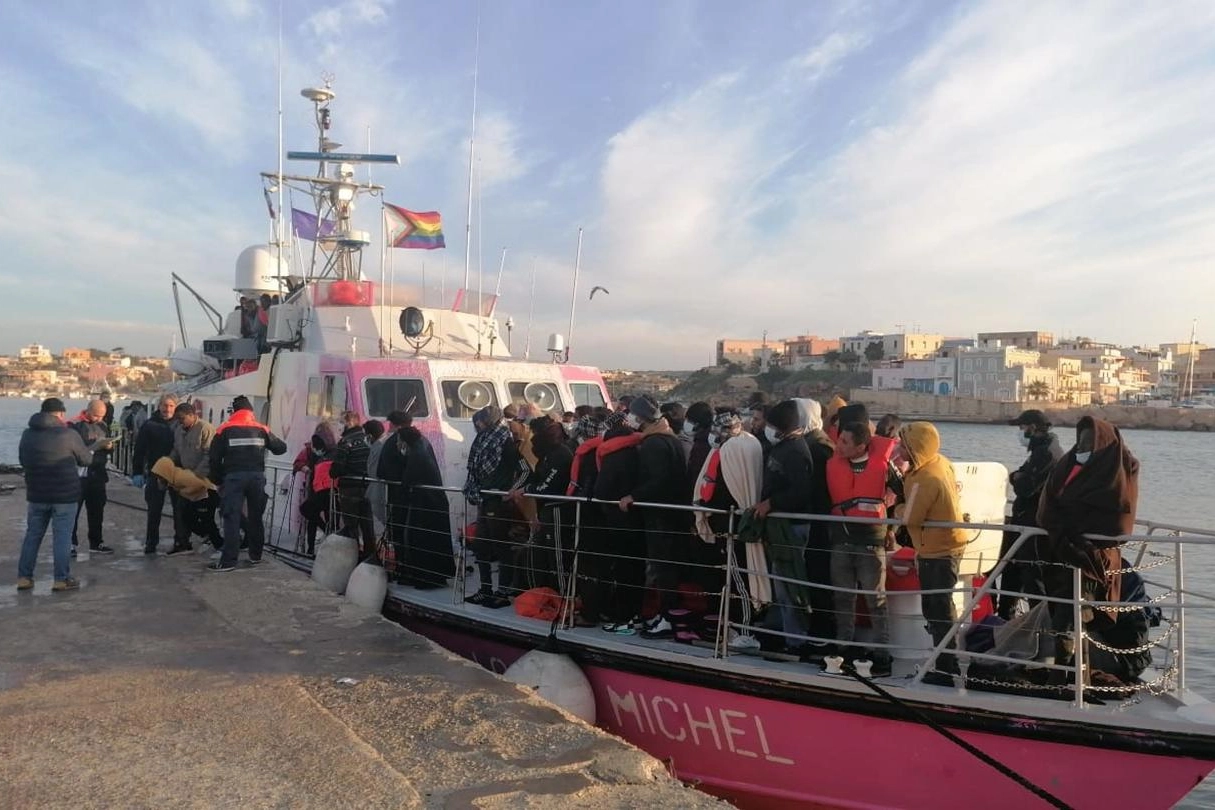 Migranti soccorsi dalla ong Louise Michel e portati a Lampedusa (Ansa)