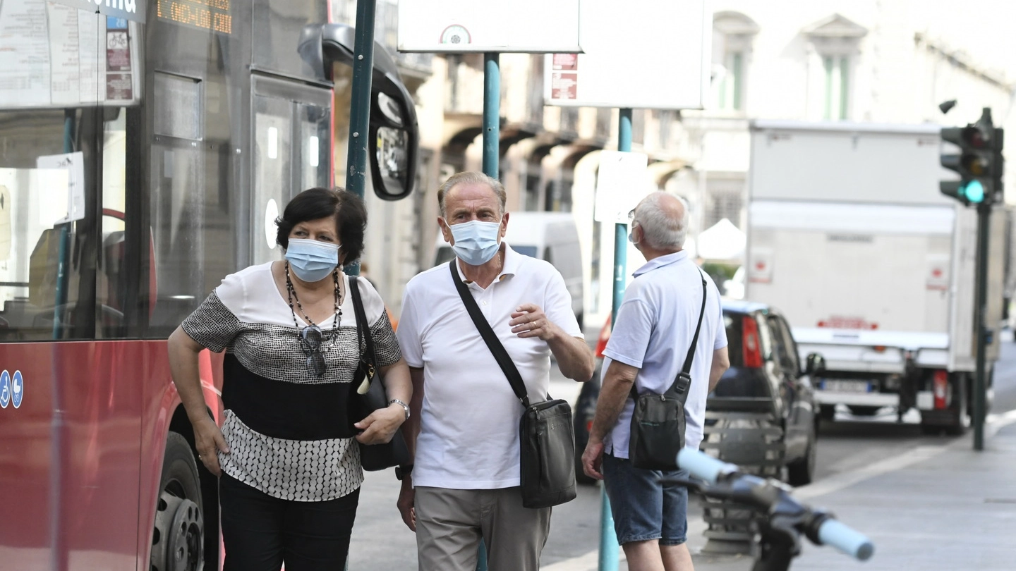 In Campania mascherine obbligatorie anche in estate