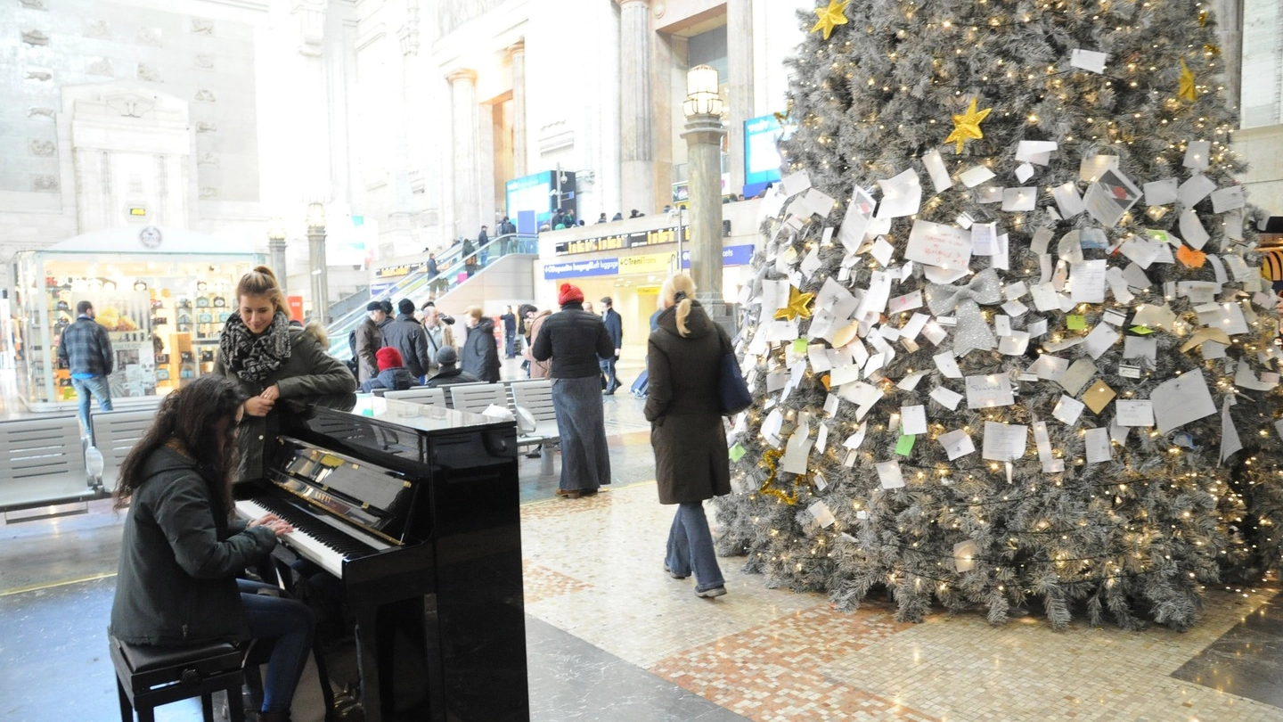 Nell'atrio della Stazione Centrale è stato posizionato un pianoforte per tutti i passanti