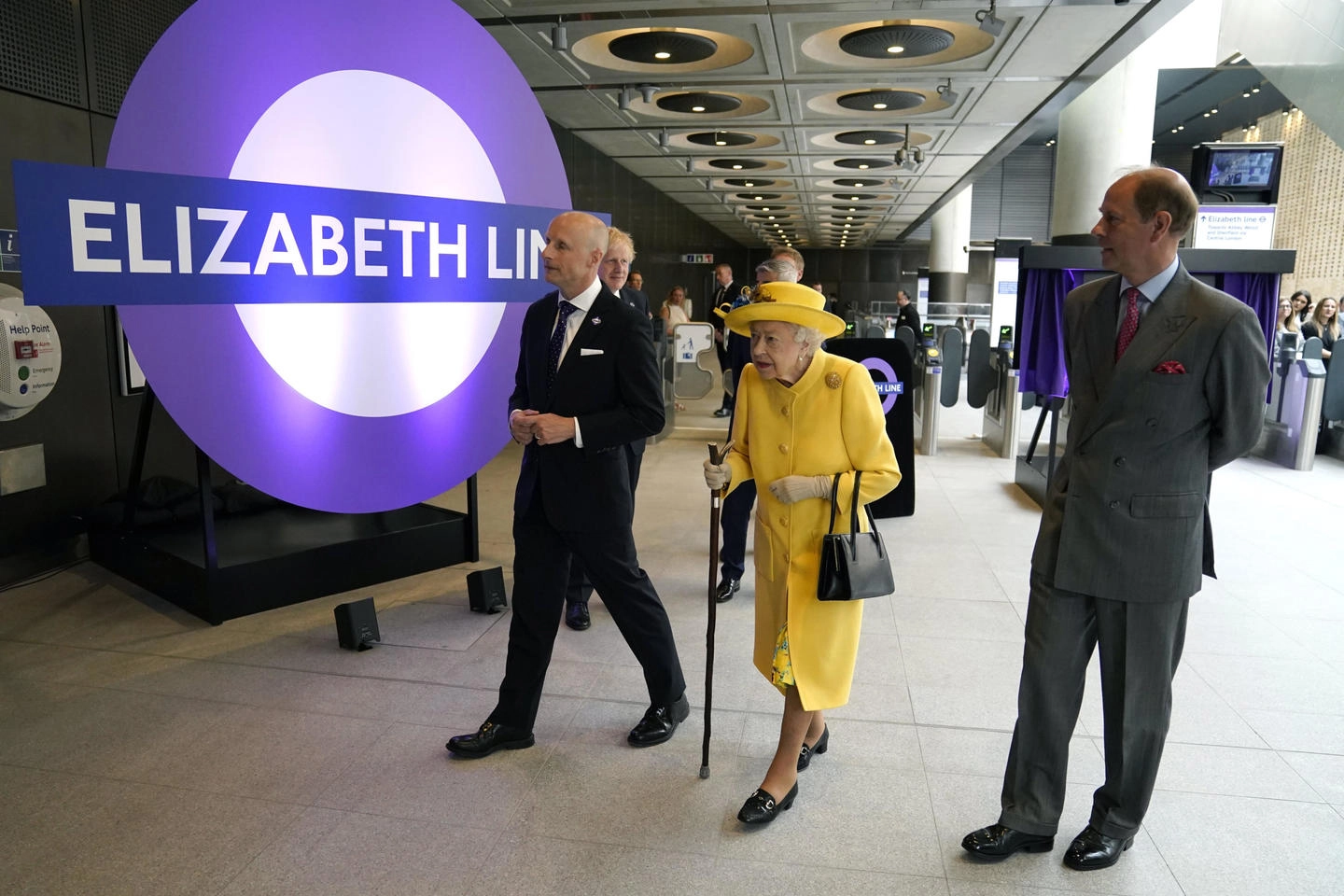 La regina Elisabetta II all'inaugurazione della metropolitana battezzata con il suo nome